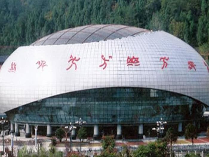 安宁体育中心球形网架加工安装